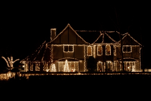 lighting-your-house-for-the-holidays